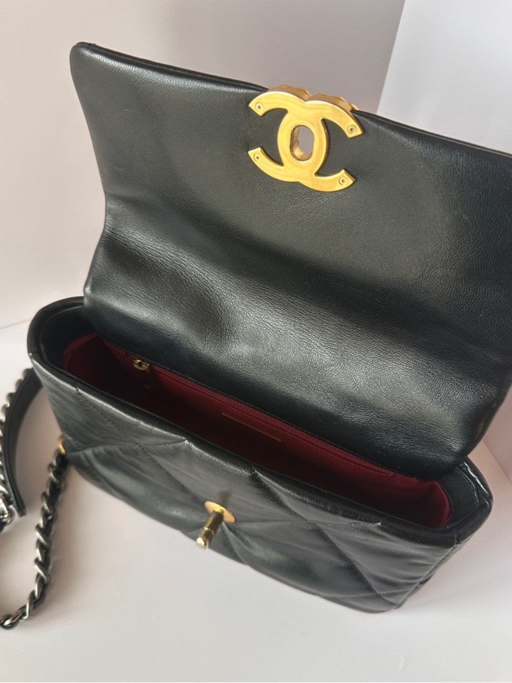 CHANEL 19 Medium Flap Black Goatskin | Excellent | Full Set | Authenticated - Picture 12 of 17